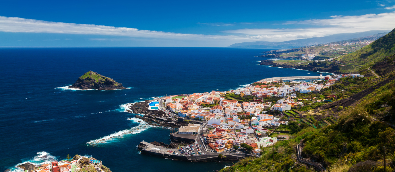 Vista panorámica de Garachico, su costa y el Roque
